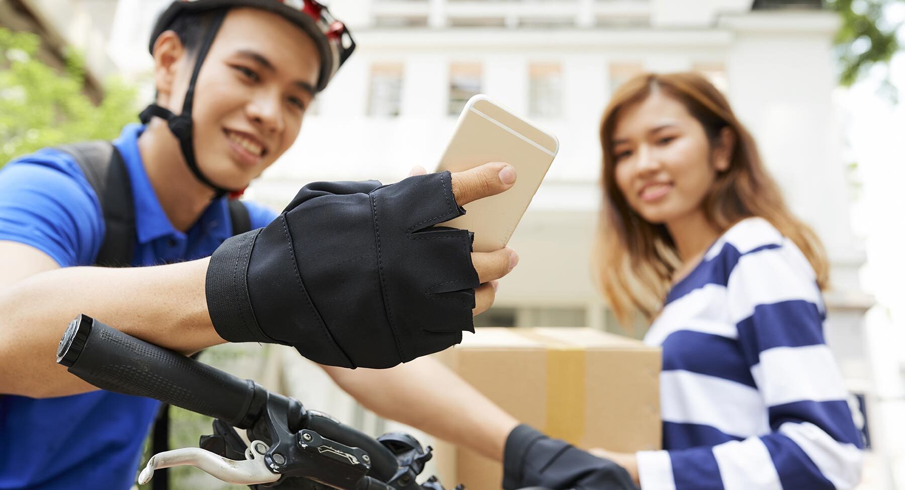 delivery man checking app 6ehycg9.jpg