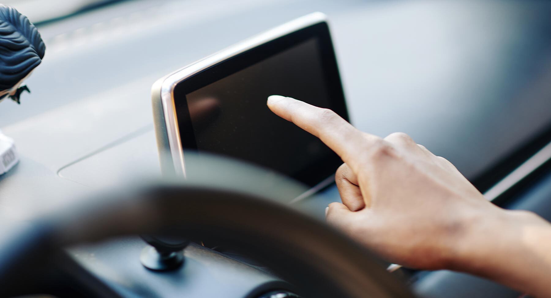 woman using app in her car 9utp92c.jpg